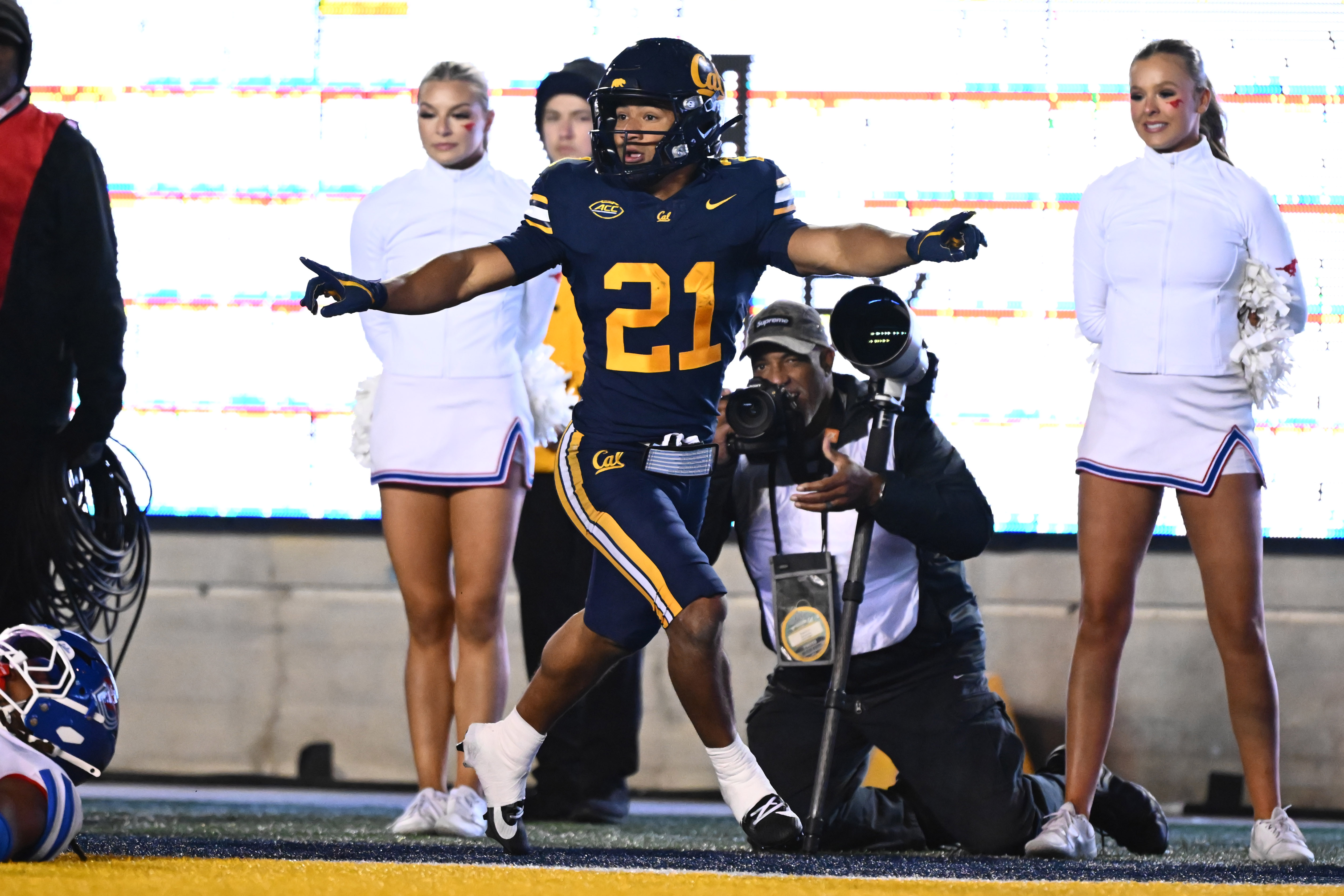 California Golden Bears wide receiver Jacob De Jesus (21) celebrates after scoring a touchdown in the second quarter of their game at Memorial Stadium in Berkeley, Calif., on Saturday, Nov. 29, 2025. (Jose Carlos Fajardo/Bay Area News Group)