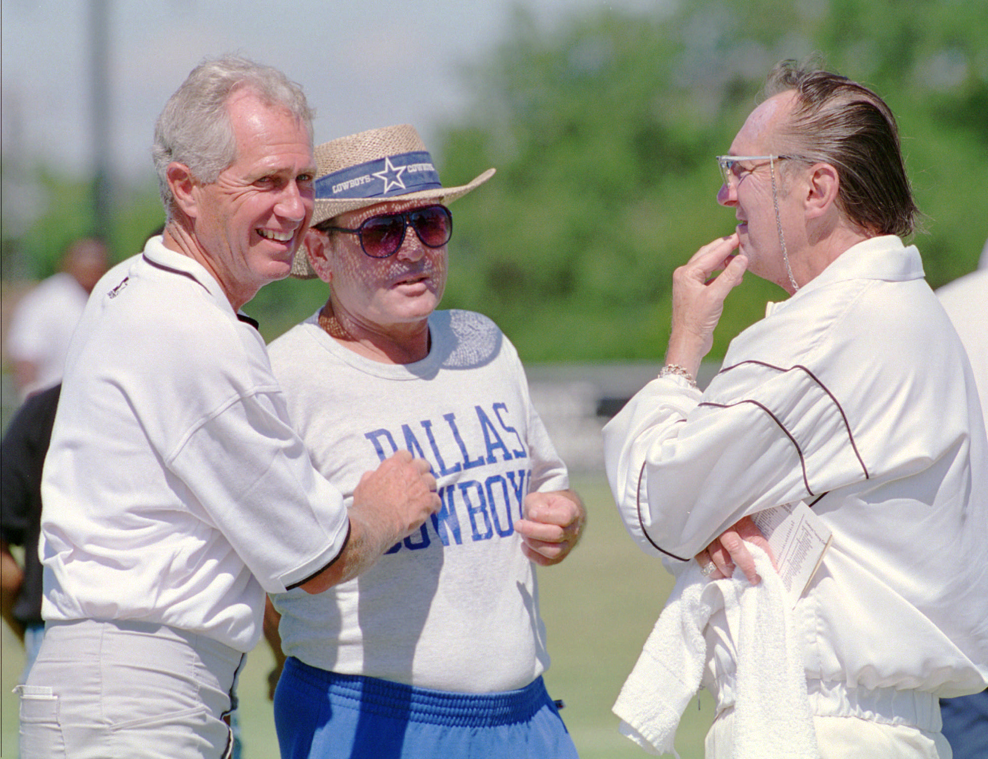 FILE - Dallas Cowboys offensive coordinator Ernie Zampese, center, 

talks with Oakland Raiders head football coach Mike White, left, 

and Raiders owner Al Davis, right, after the teams worked out in 

Austin, Texas, Aug. 1, 1995. Zampese, one of the architects of the 

Dan Fouts-led "Air Coryell" offense with the San Diego Chargers and 

Troy Aikman's play-caller for the last of the Cowboys' three Super 

Bowl titles in the 1990s, has died. He was 86. (AP Photo/Harry 

Cabluck, File)