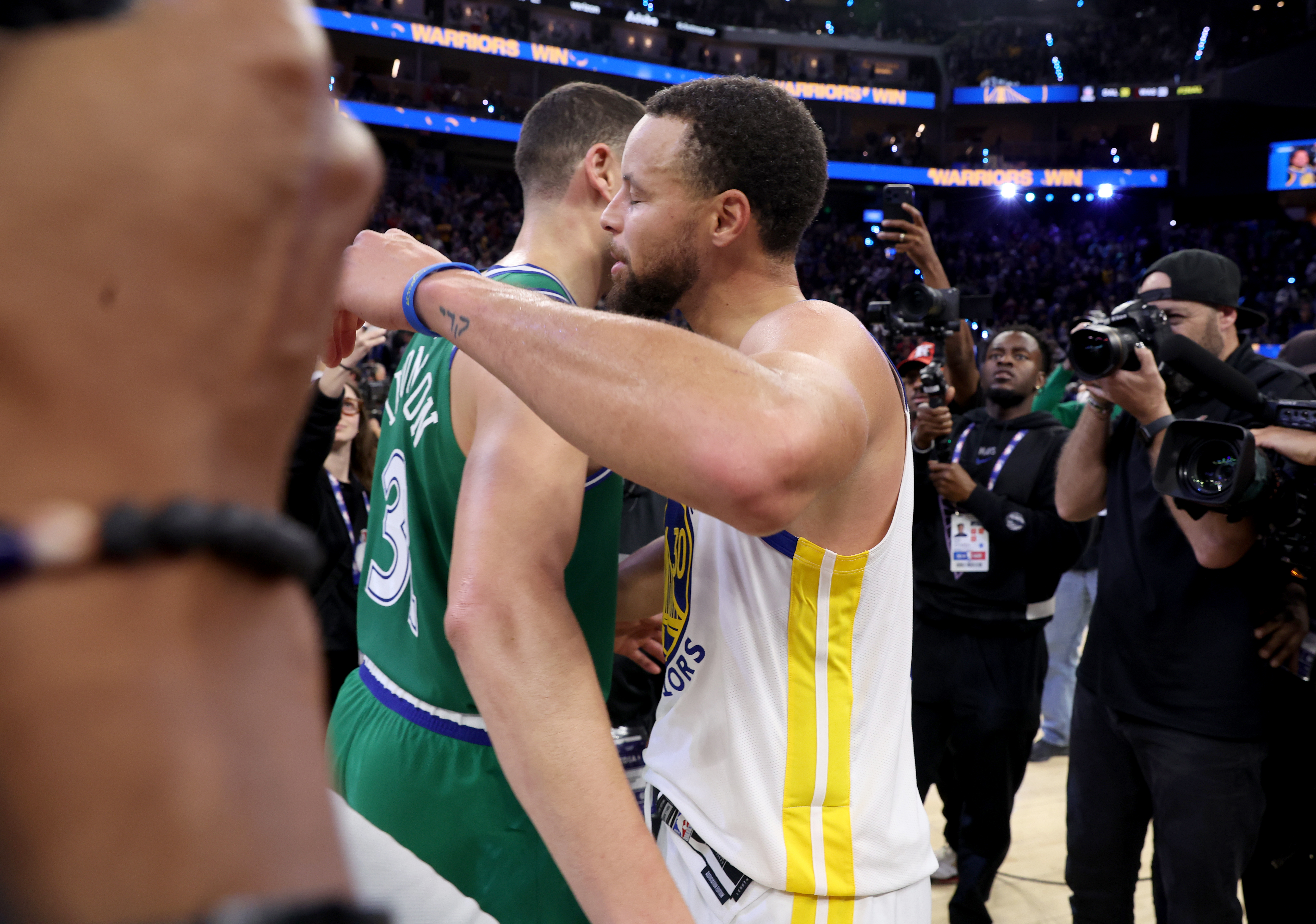 Dallas Mavericks' Klay Thompson #31 congratulates Golden State Warriors' Stephen Curry #30 on the Warriors 126-116 NBA win at the Chase Center in San Francisco, Calif., on Thursday, Dec. 25, 2025. (Jane Tyska/Bay Area News Group)